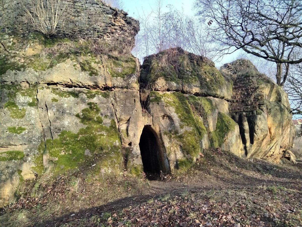 Hřídelík - zřícenina hradu (362&nbsp;m)