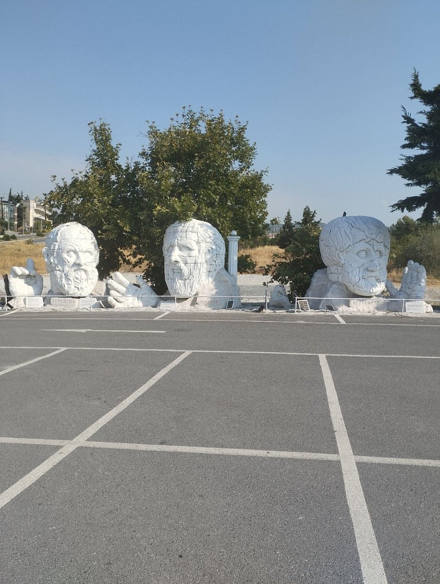 Πτηνοτροφεία (κορυφή) (134&nbsp;m)