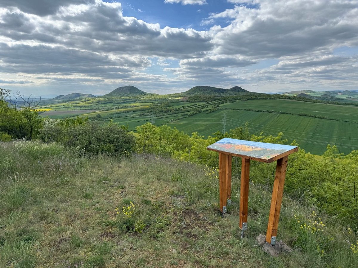 Chožovský vrch (359&nbsp;m)