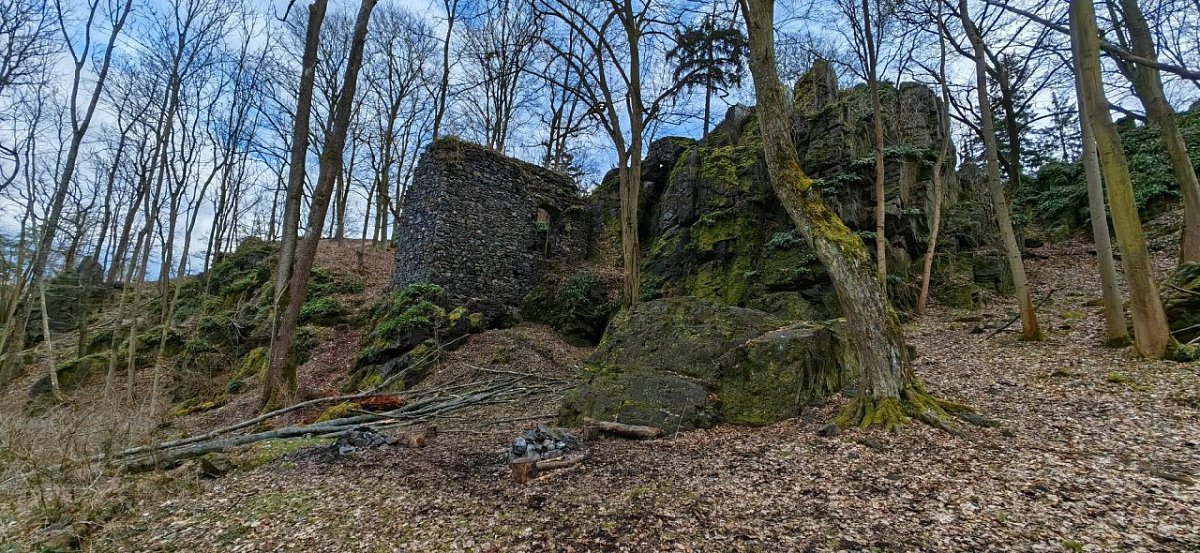 Skála - zřícenina (494&nbsp;m)