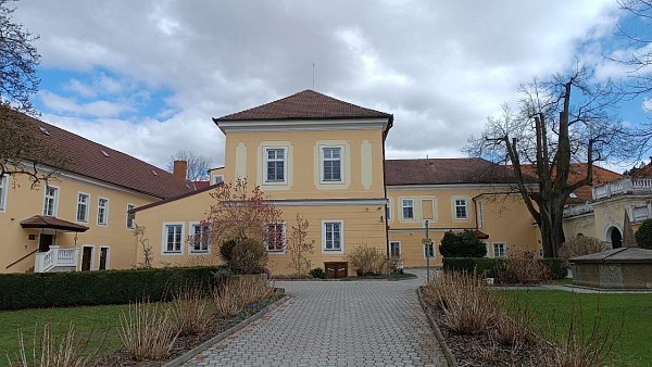 Chýnov - zámek